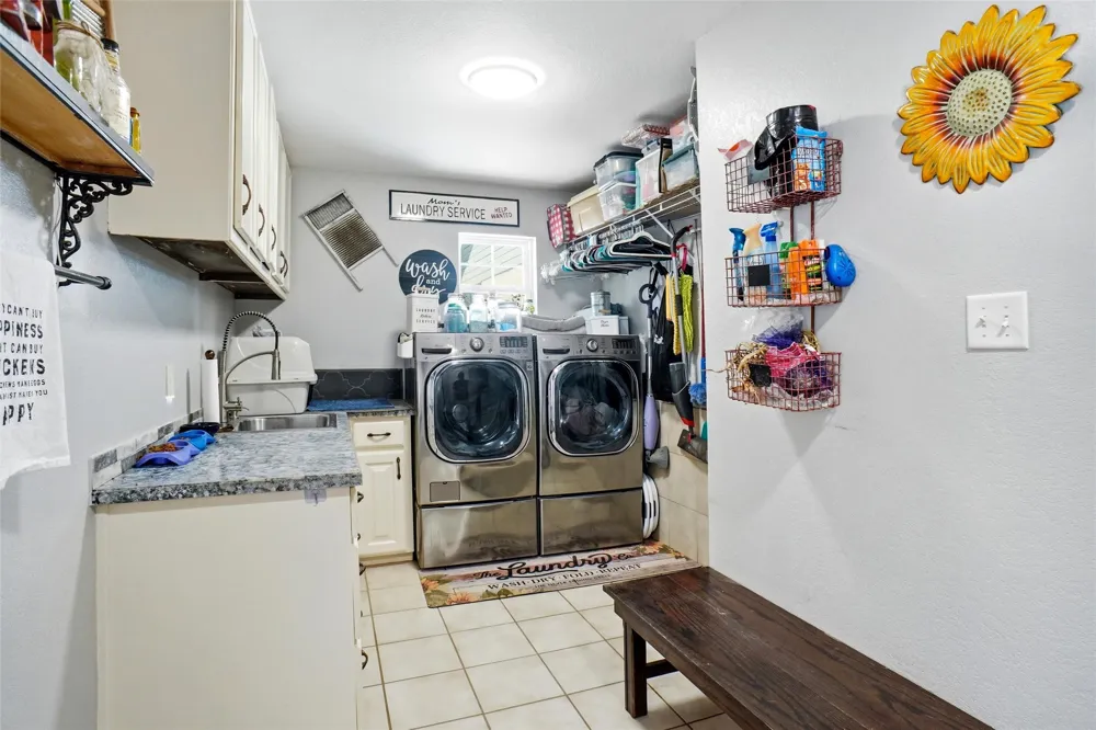 211 Spring Valley Road Paradise, TX 76073