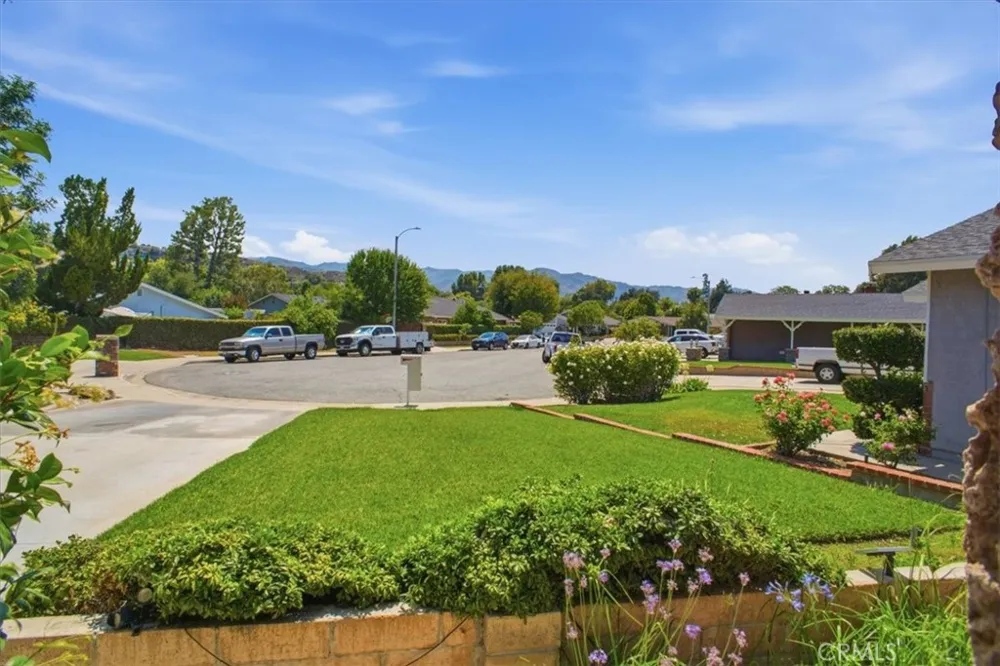 25097 Green Mill Avenue Newhall, CA 91321