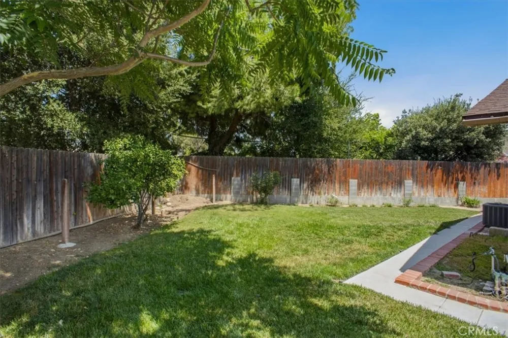 25097 Green Mill Avenue Newhall, CA 91321