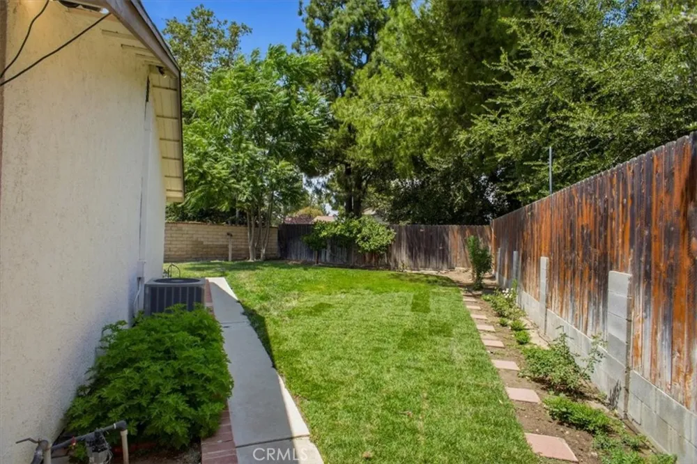 25097 Green Mill Avenue Newhall, CA 91321