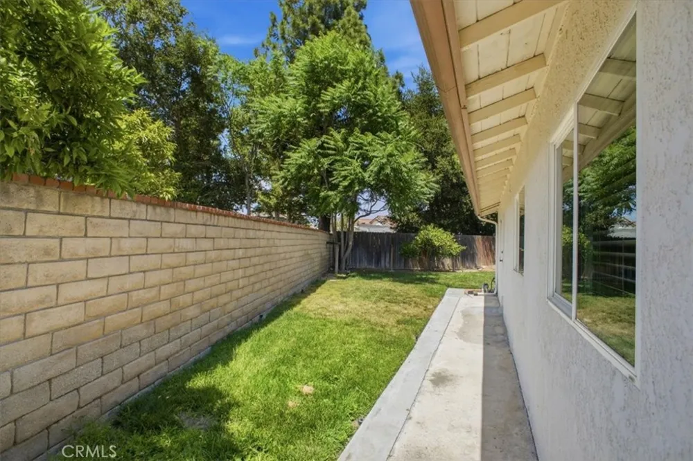25097 Green Mill Avenue Newhall, CA 91321