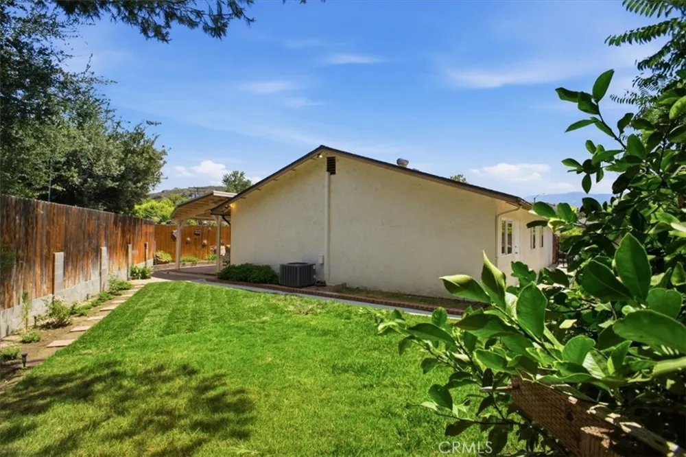 25097 Green Mill Avenue Newhall, CA 91321
