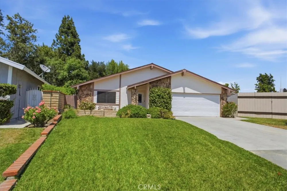 25097 Green Mill Avenue Newhall, CA 91321