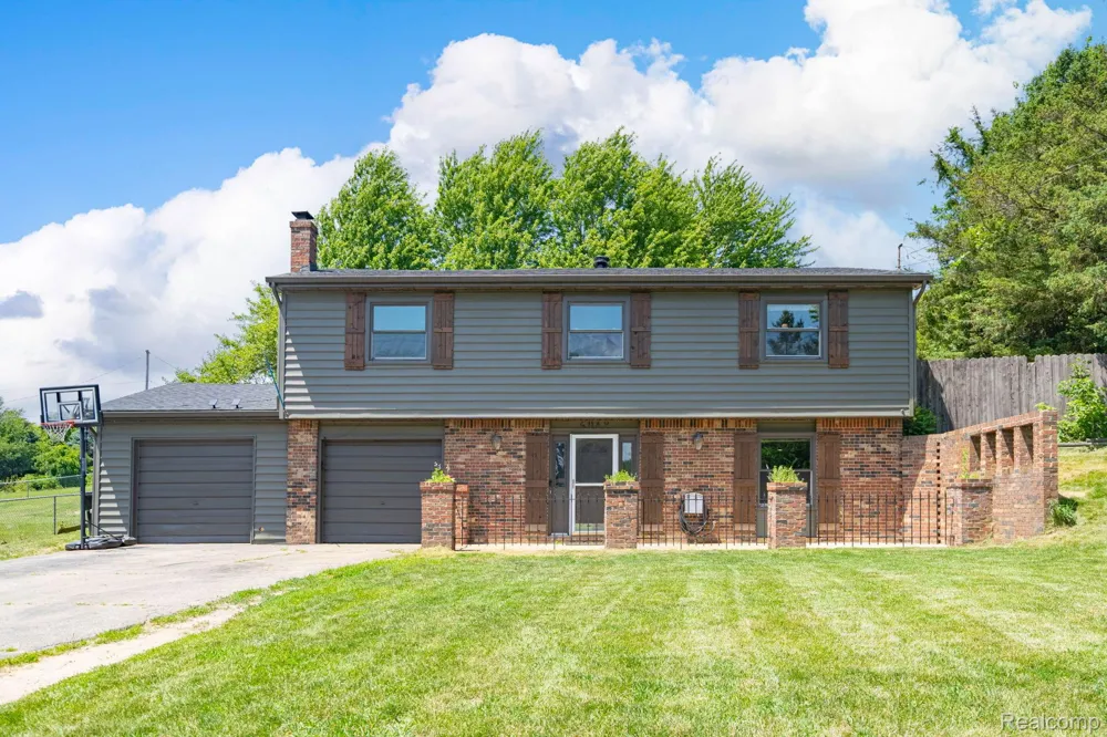 4069 Loch Drive Highland Charter Township, MI 48357