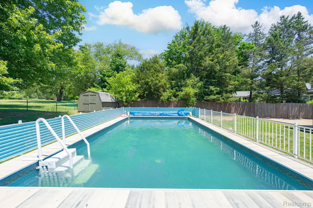 4069 Loch Drive Highland Charter Township, MI 48357