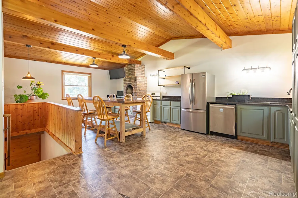 4069 Loch Drive Highland Charter Township, MI 48357