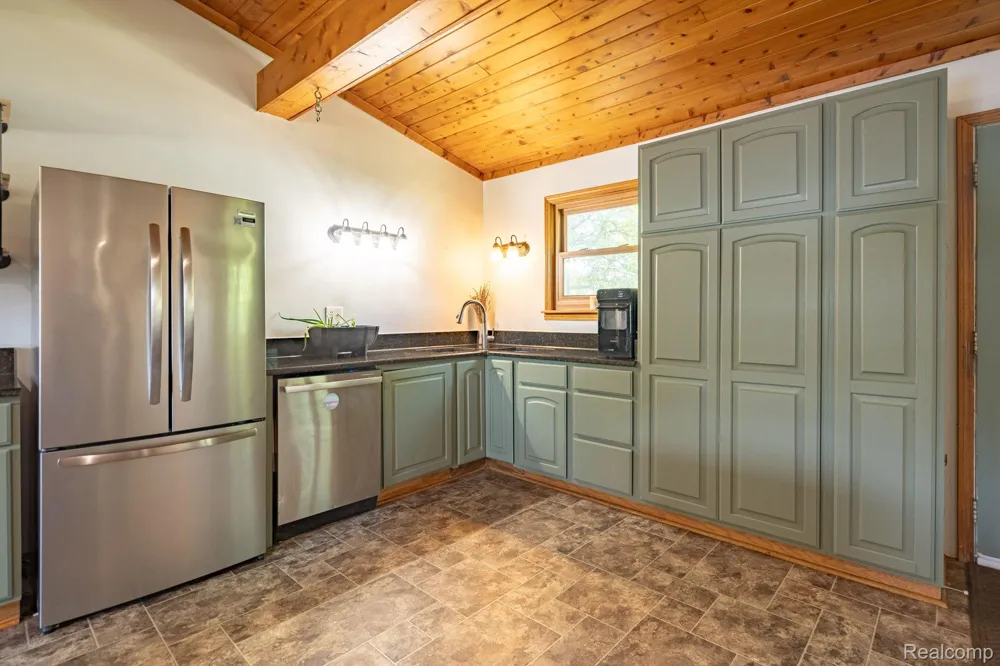 4069 Loch Drive Highland Charter Township, MI 48357