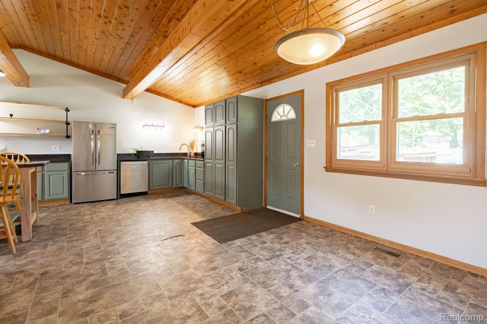 4069 Loch Drive Highland Charter Township, MI 48357