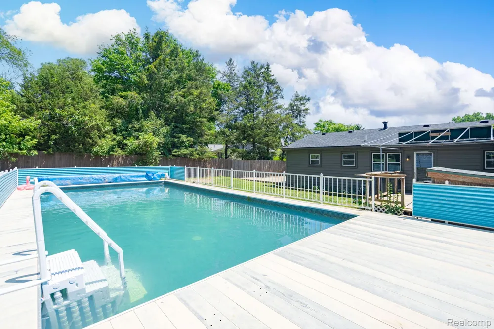 4069 Loch Drive Highland Charter Township, MI 48357