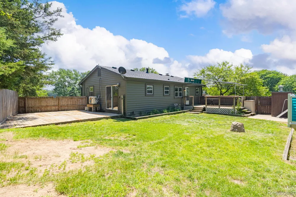 4069 Loch Drive Highland Charter Township, MI 48357