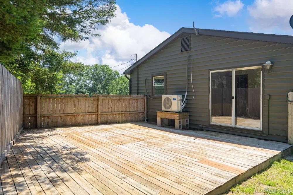 4069 Loch Drive Highland Charter Township, MI 48357