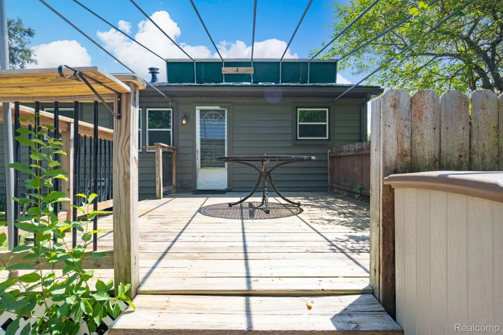 4069 Loch Drive Highland Charter Township, MI 48357