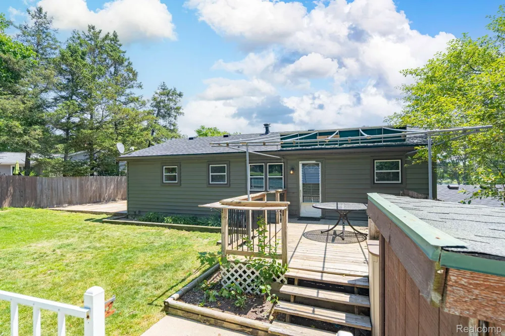 4069 Loch Drive Highland Charter Township, MI 48357