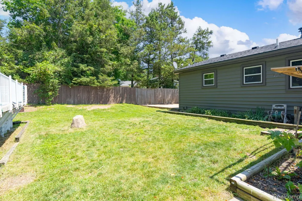 4069 Loch Drive Highland Charter Township, MI 48357