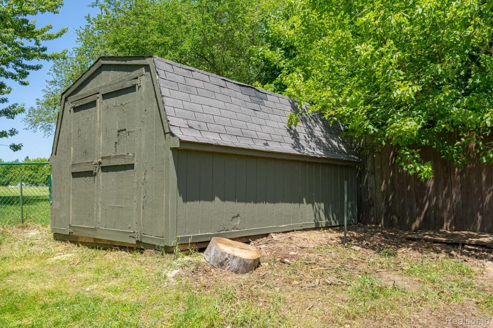 4069 Loch Drive Highland Charter Township, MI 48357