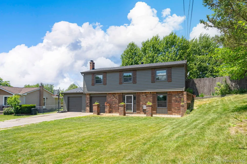 4069 Loch Drive Highland Charter Township, MI 48357