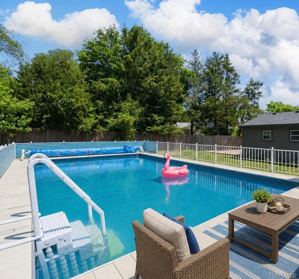 4069 Loch Drive Highland Charter Township, MI 48357