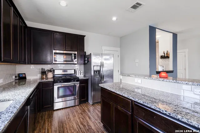 5114 WELLS PARK Marion, TX 78124