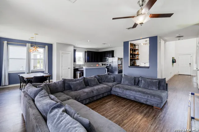5114 WELLS PARK Marion, TX 78124