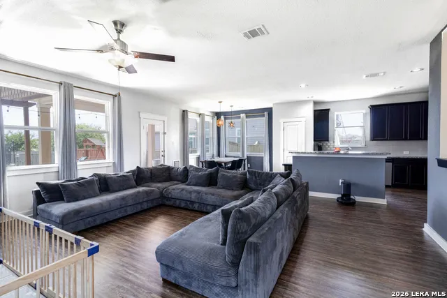 5114 WELLS PARK Marion, TX 78124