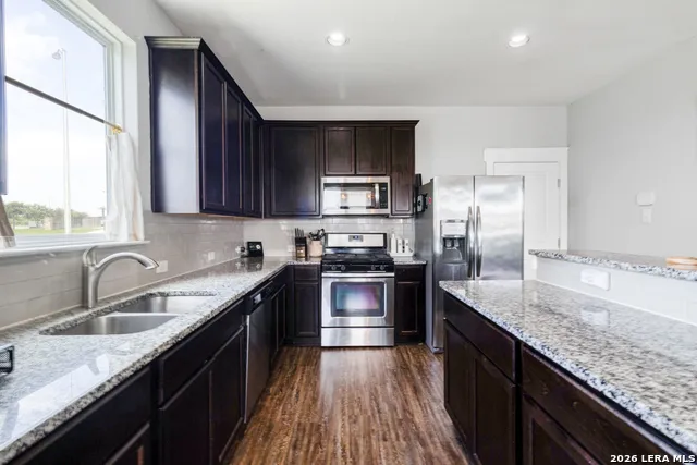 5114 WELLS PARK Marion, TX 78124