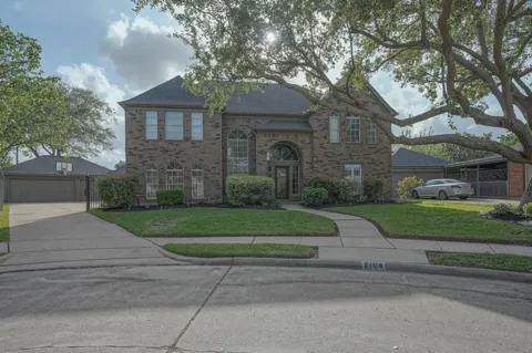 2108 Lakeway Drive