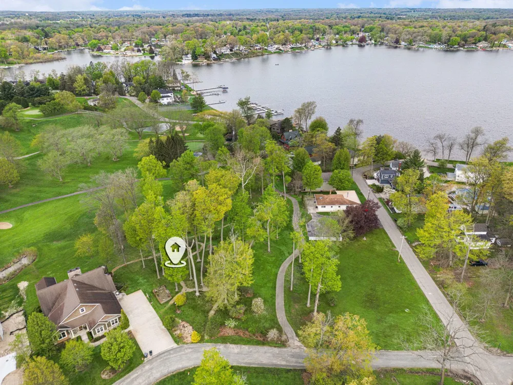 4862 Knoll Court Watervliet, MI 49098