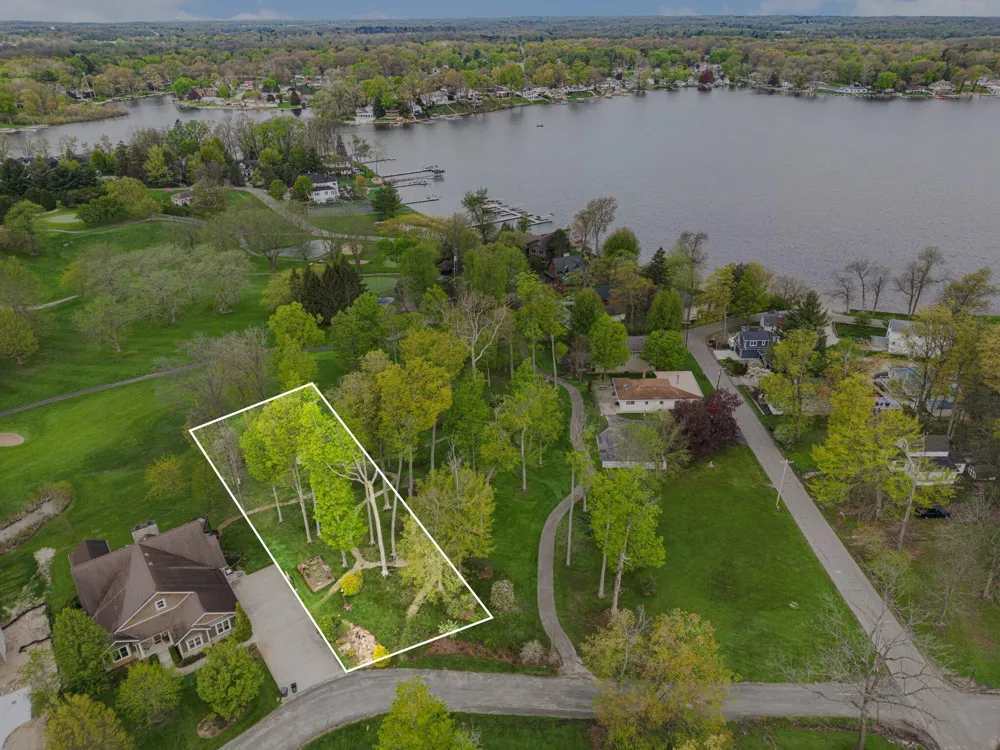 4862 Knoll Court Watervliet, MI 49098