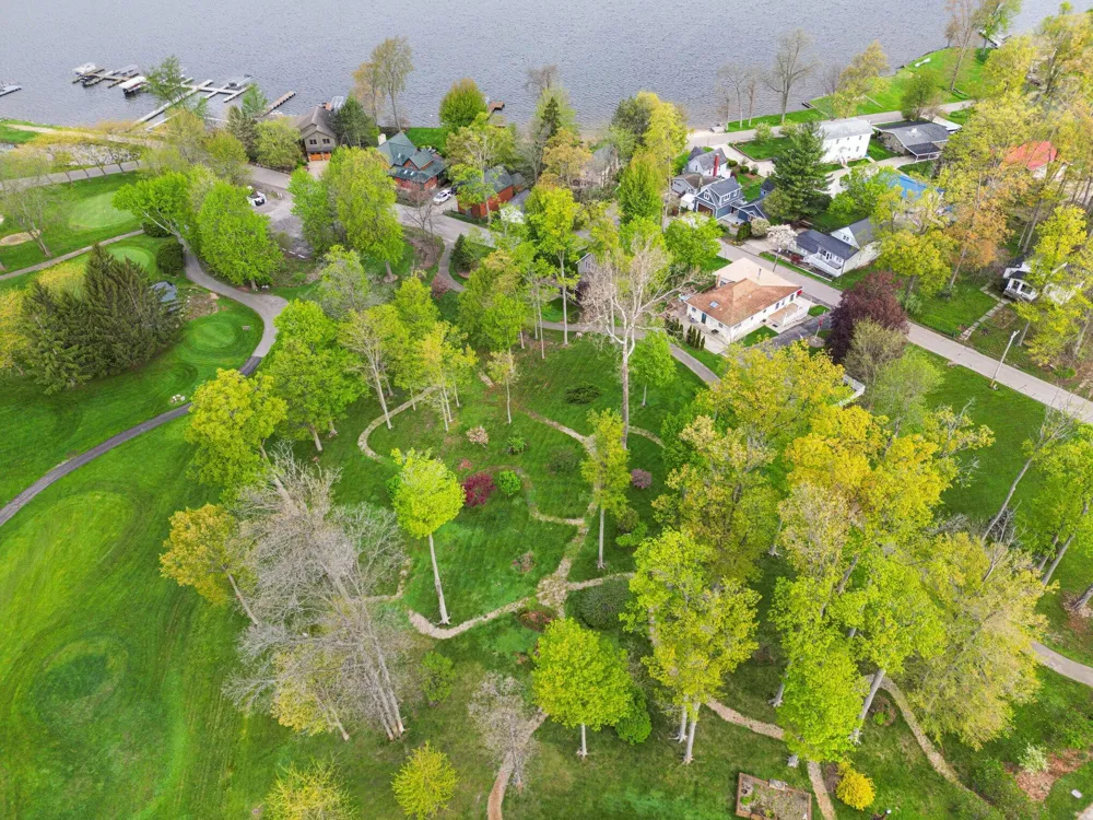 4862 Knoll Court Watervliet, MI 49098