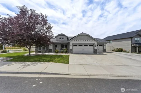 1396 Caprio Loop