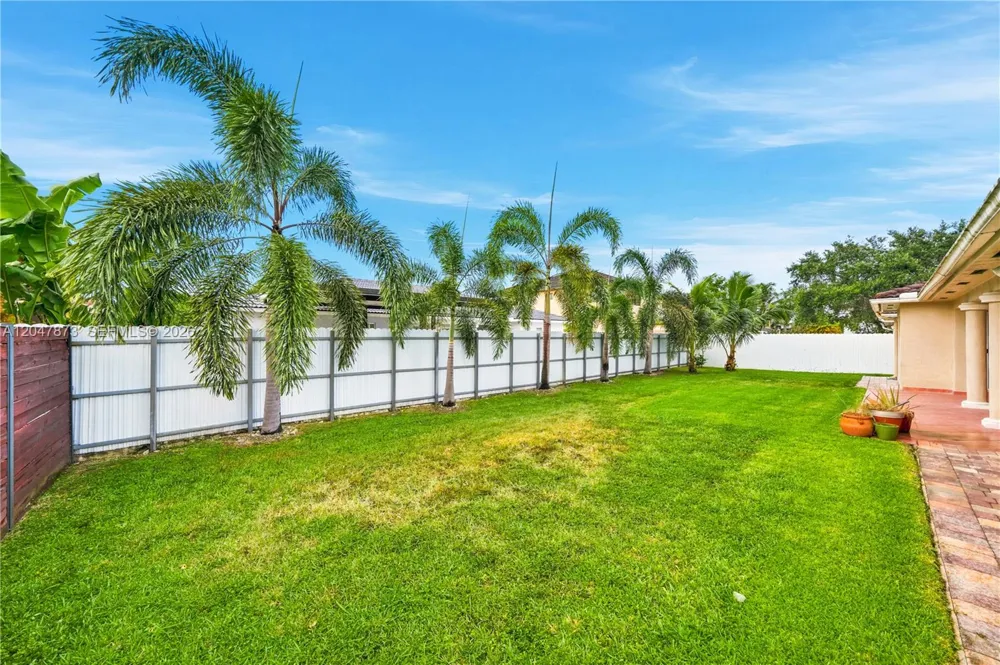 15059 SW 33rd Ter Miami, FL 33185