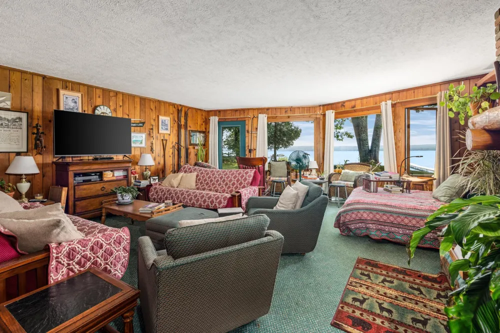 7953 S Glen Lake Road Glen Arbor Township, MI 49636