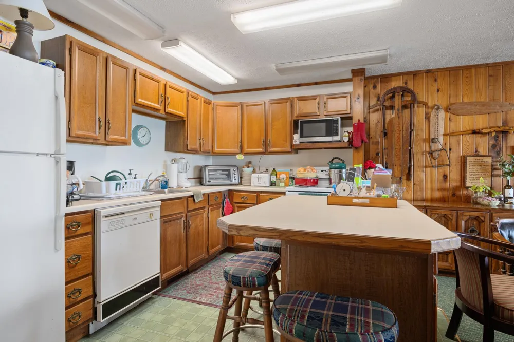 7953 S Glen Lake Road Glen Arbor Township, MI 49636