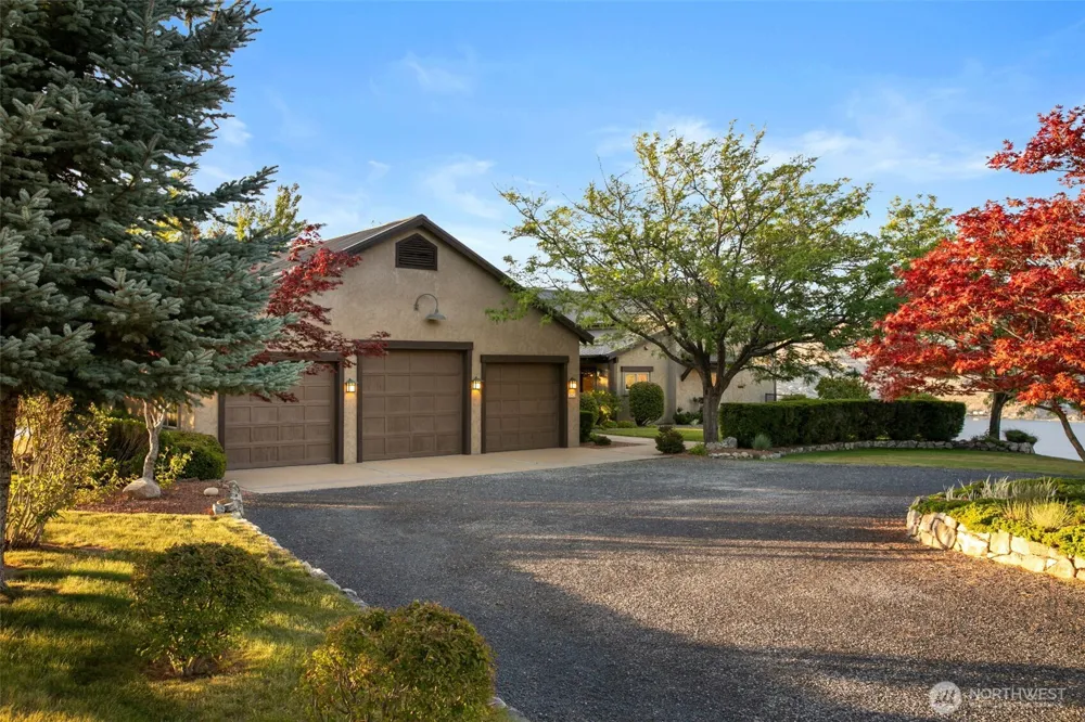 340 Hawks Meadow Road Chelan, WA 98816