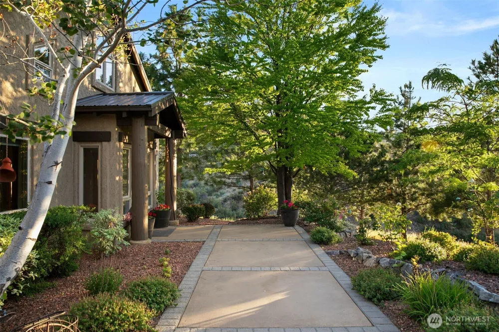 340 Hawks Meadow Road Chelan, WA 98816