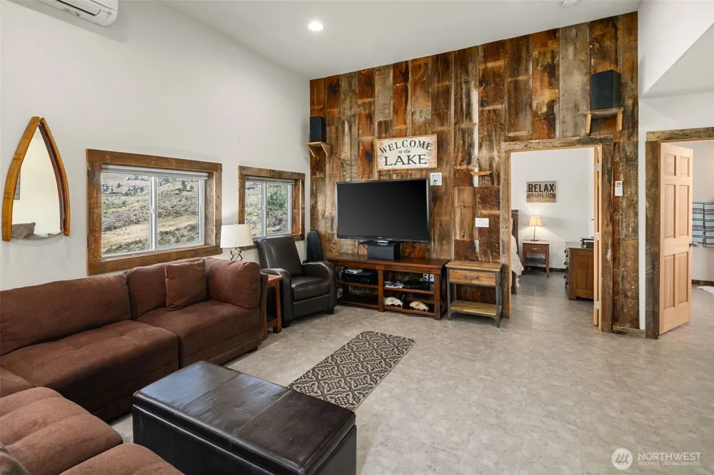 340 Hawks Meadow Road Chelan, WA 98816
