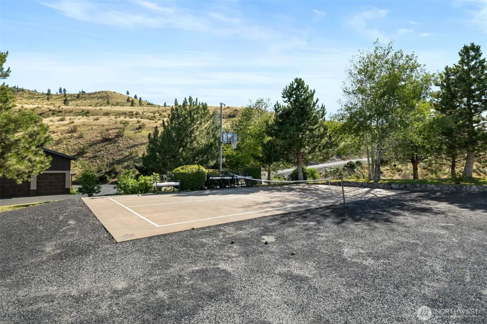340 Hawks Meadow Road Chelan, WA 98816