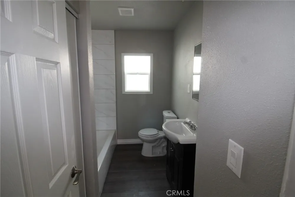 4986 Southern Avenue #B South Gate, CA 90280