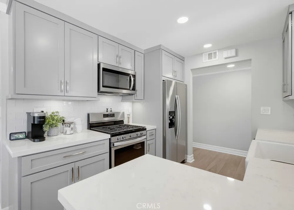 5482 Park Garden Grove, CA 92845