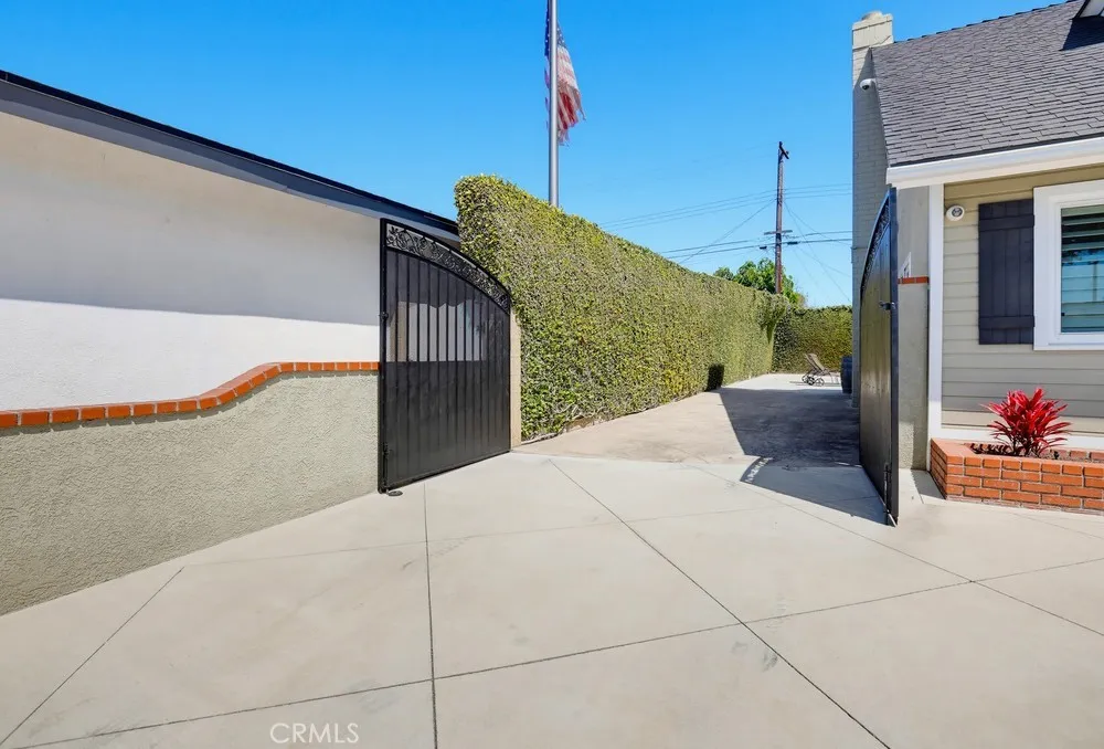 5482 Park Garden Grove, CA 92845