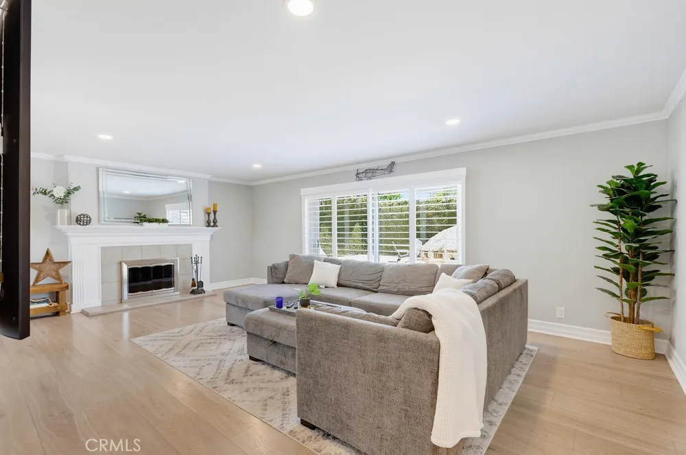 5482 Park Garden Grove, CA 92845