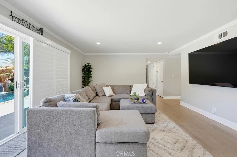 5482 Park Garden Grove, CA 92845