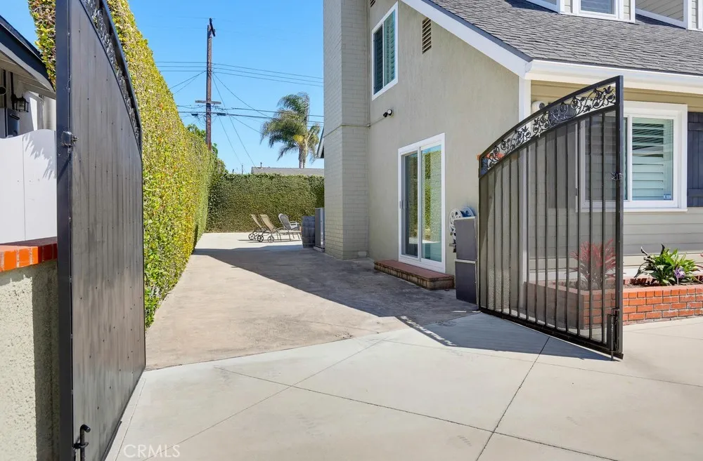 5482 Park Garden Grove, CA 92845