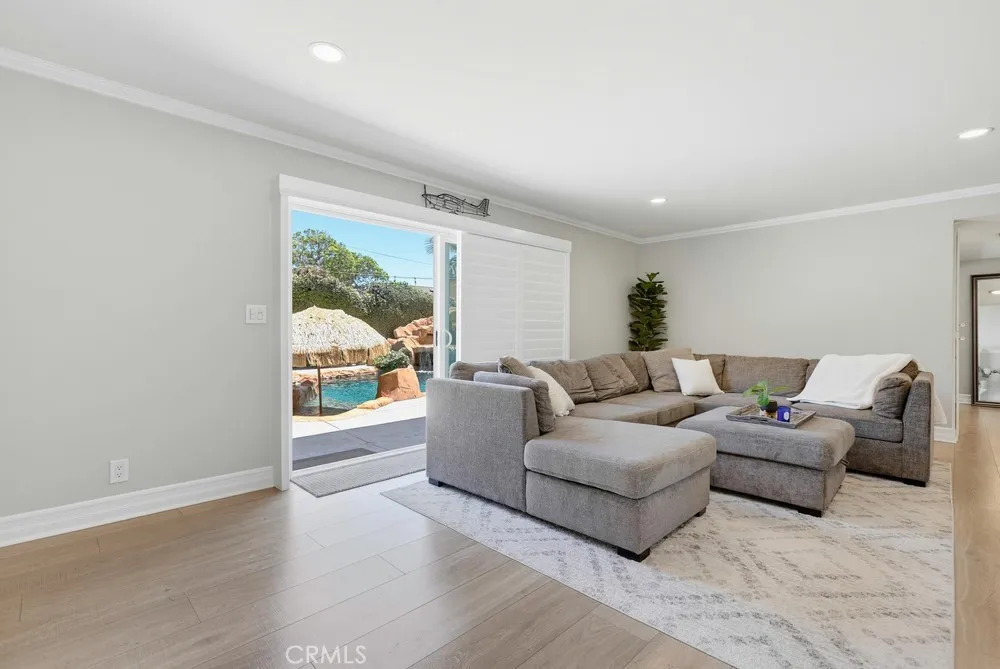 5482 Park Garden Grove, CA 92845