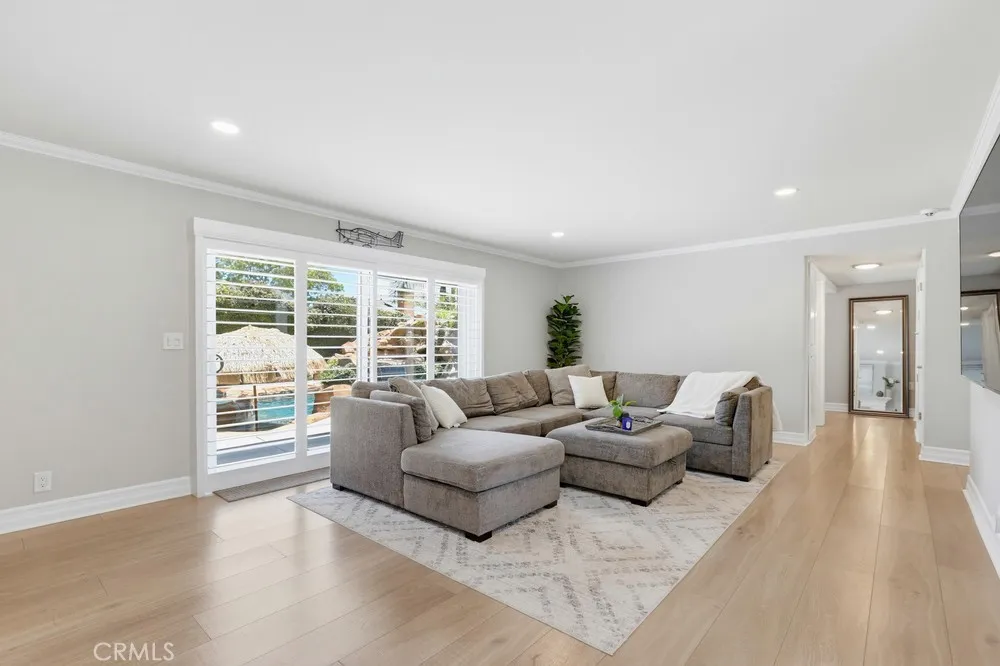 5482 Park Garden Grove, CA 92845