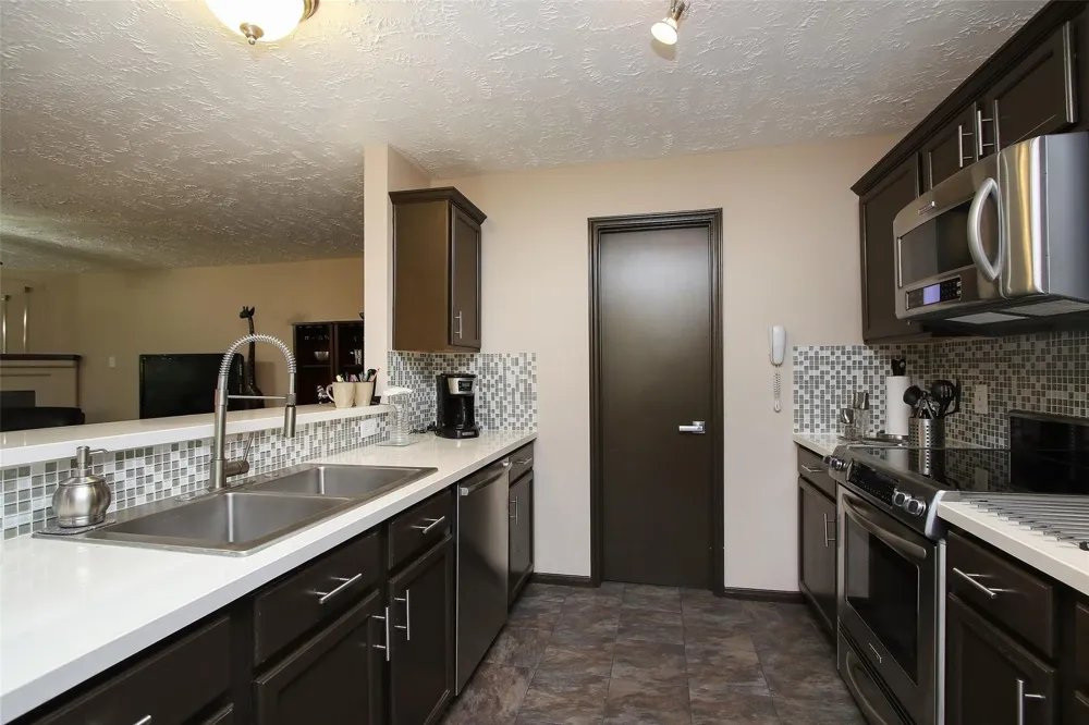 8051 Bay Branch Drive #323 The Woodlands, TX 77382