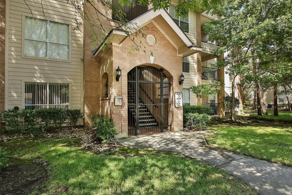 8051 Bay Branch Drive #323 The Woodlands, TX 77382