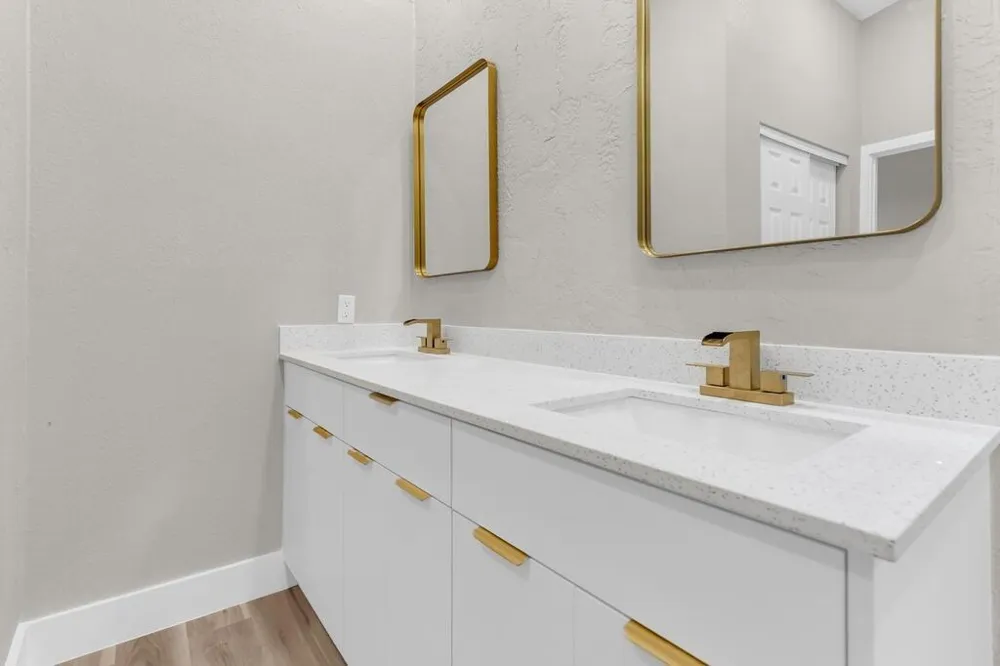 4281 NW 76th Avenue Davie, FL 33328