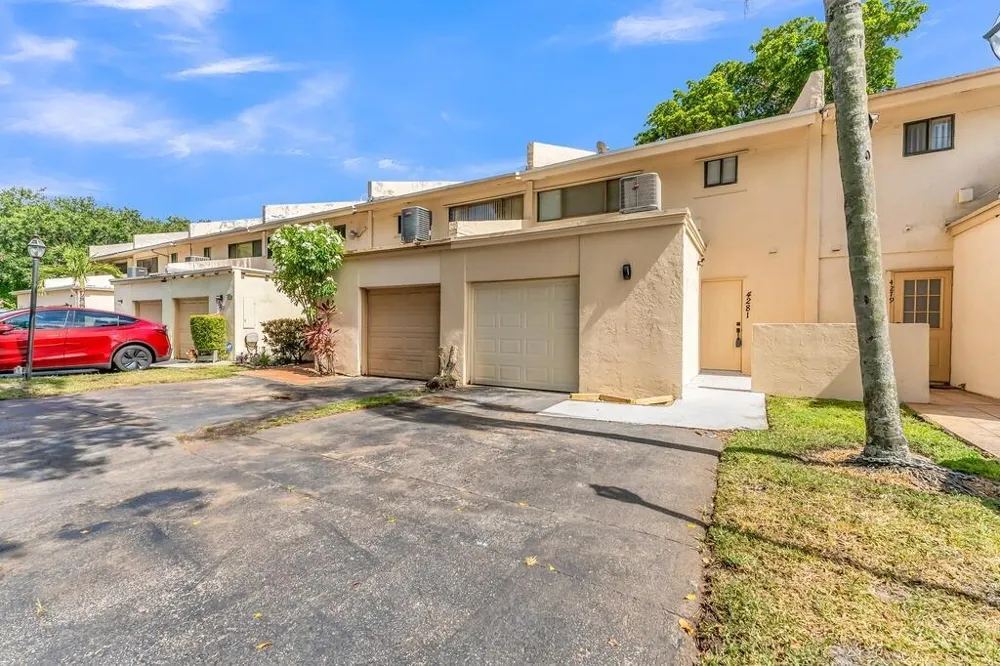 4281 NW 76th Avenue Davie, FL 33328