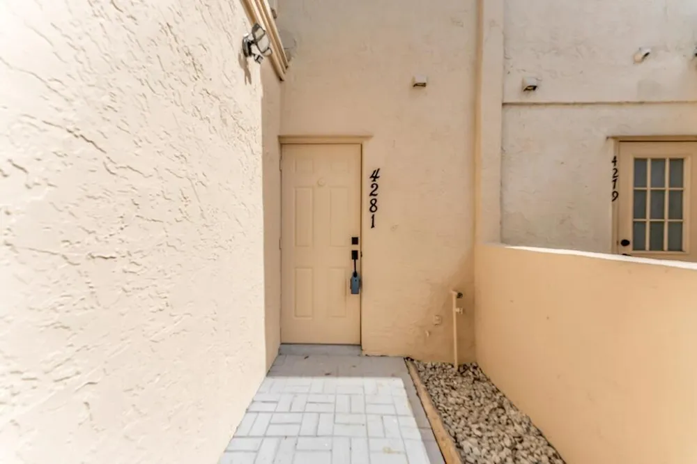 4281 NW 76th Avenue Davie, FL 33328
